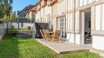 Apartment | Outdoor dining