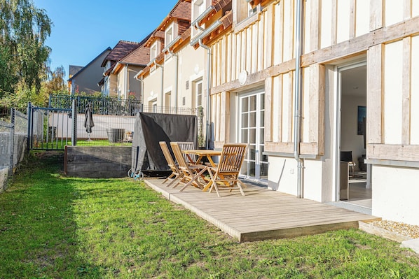 Apartment | Outdoor dining - Bright Family Home Near Deauville (Saint-Arnoult)