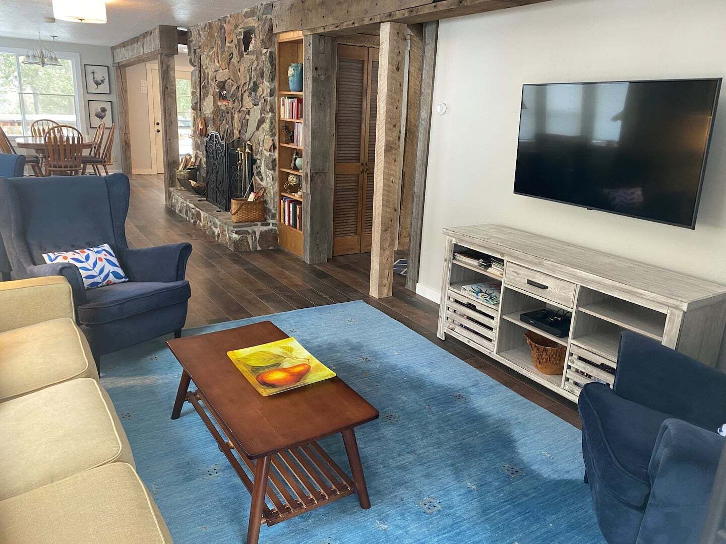 TV, fireplace, offices