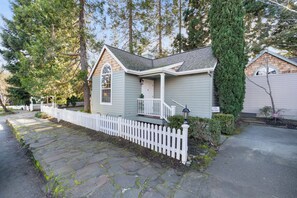 Exterior - Charming 1BR Cottage   – Walk to Britt Gardens (Jacksonville)