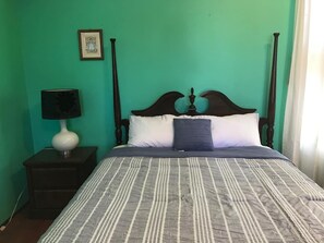 1 slaapkamer, een strijkplank/strijkijzer, gratis wifi, beddengoed