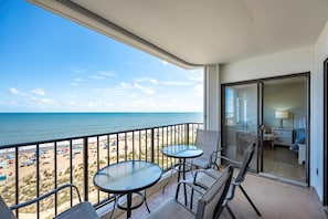 Property grounds - XPLORIE ACTIVITIES & LINENS INCLUDED*! Beautiful 2BR + OpenPlaza condo! Direct Oceanfront View! (Ocean City)