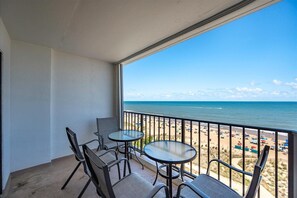 Property grounds - XPLORIE ACTIVITIES & LINENS INCLUDED*! Beautiful 2BR + OpenPlaza condo! Direct Oceanfront View! (Ocean City)