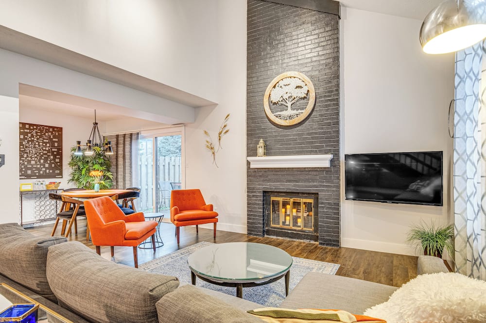 Easy Commuting & Sightseeing! Chic Dtwn Indy Home
