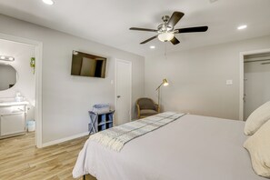 Interior - Furnished Patio! Family Home Near Houston Airport! (Houston)