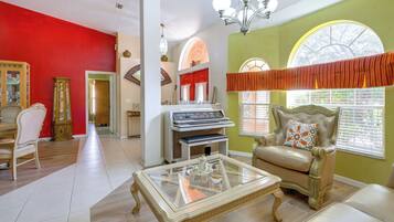 House (3 Bedrooms) | Interior