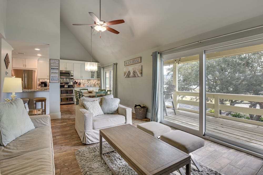 Walkable Beach Retreat! Miramar Resort Condo