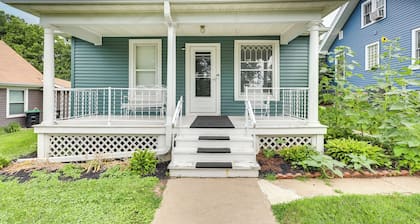Walk to Nightlife District! Omaha Benson Bungalow
