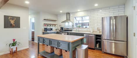 House (5 Bedrooms) | Interior