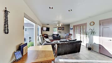 House (2 Bedrooms) | Interior