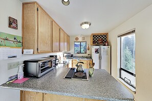 House (2 Bedrooms) | Interior - Mtn-view Retreat w/ Hot Tub + Deck in Sebastopol (Sebastopol)