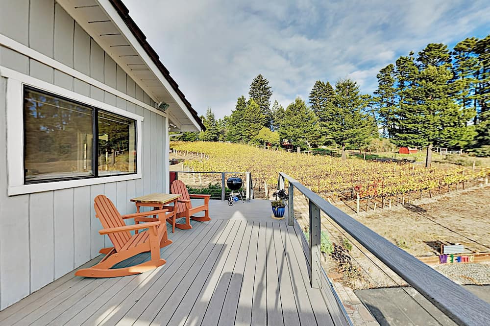 Mtn-view Retreat w/ Hot Tub + Deck in Sebastopol - Bodega Harbor, CA