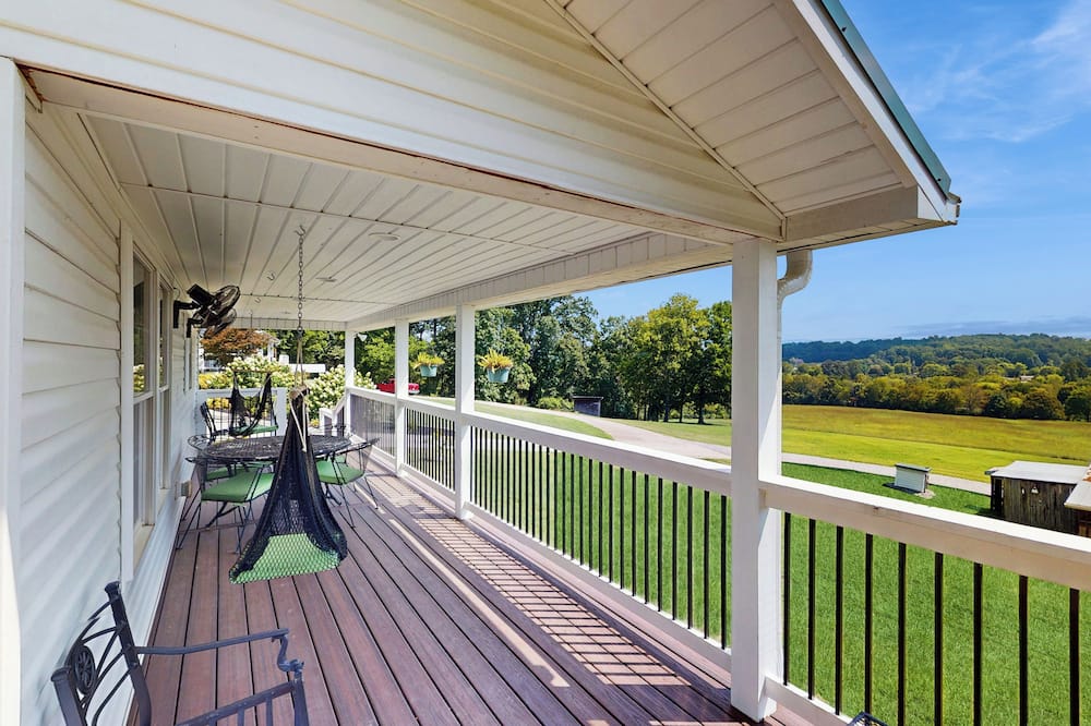 Mtn Views! Romantic Rural Retreat in Seymour - Seymour, TN