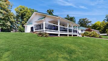 House (2 Bedrooms) | Depan hartanah