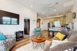 Interior - Mtn Views! Romantic Rural Retreat in Seymour (Seymour)