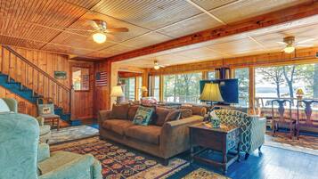 House (5 Bedrooms) | Interior