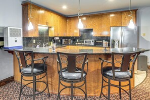 Apartment (2 Bedrooms) | Interior - Fishing Pond On-site! Lagrange Apt on 33 Acres (LaGrange)