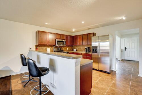 4 Mi to Houston Airport: Spacious Home in Humble