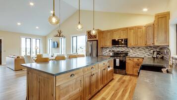 House (2 Bedrooms) | Interior