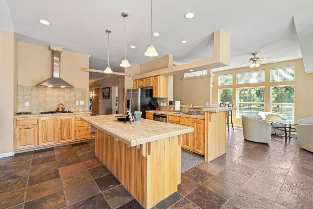 Dog-friendly 4BR on 200 Acres w/ River Access - Plumas Eureka, CA