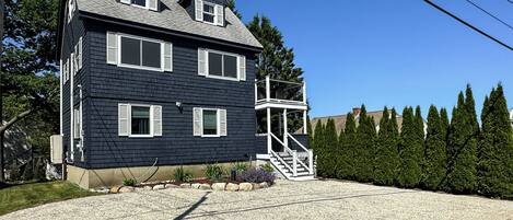 บ้านพัก (4 Bedrooms) | ด้านหน้าที่พัก