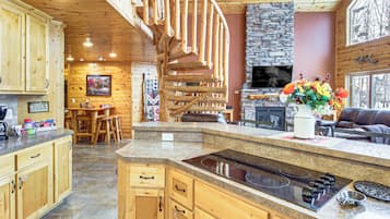 House (5 Bedrooms) | Interior