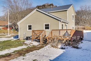 Interior - 1 Mi to Mississippi River: Hunter & Angler Haven! (Brownsville)