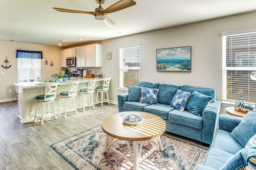 3 Mi to Holden Beach! Family Home w/ Patio