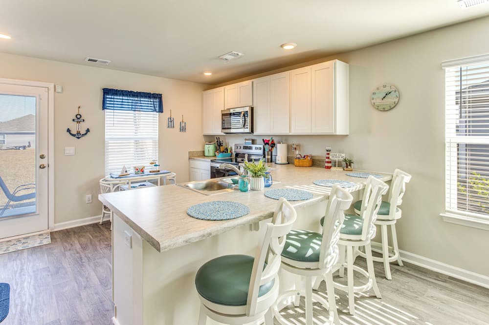 3 Mi to Holden Beach! Family Home w/ Patio - Bolivia, NC