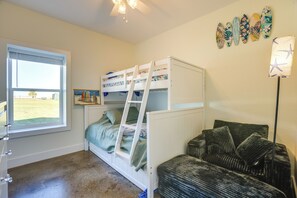 Interior - Angler's Paradise: Townhome 2 Mi to Matagorda Bay (Matagorda)