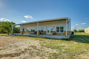 Interior - Angler's Paradise: Townhome 2 Mi to Matagorda Bay (Matagorda)