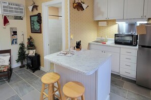 Interior - Outdoorsy Delphi Retreat w/ Fishing Pond + Trails (Delphi)