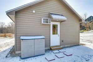 Apartment (0 Bedroom) | Interior - Outdoorsy Delphi Retreat w/ Fishing Pond + Trails (Delphi)