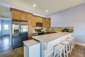 Interior - 8 Mi to Gulf! Newly Built Townhome in Matagorda (Matagorda)