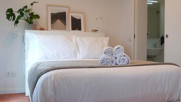 Iron/ironing board, WiFi, bed sheets