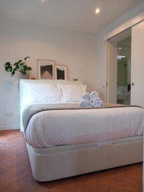 Iron/ironing board, WiFi, bed sheets - Cantinho dos Avós – Country House with Mountain View, Wi-Fi and Air Conditioning (Sever do Vouga)