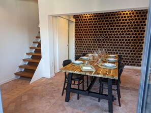 Dining - Cantinho dos Avós – Country House with Mountain View, Wi-Fi and Air Conditioning (Sever do Vouga)