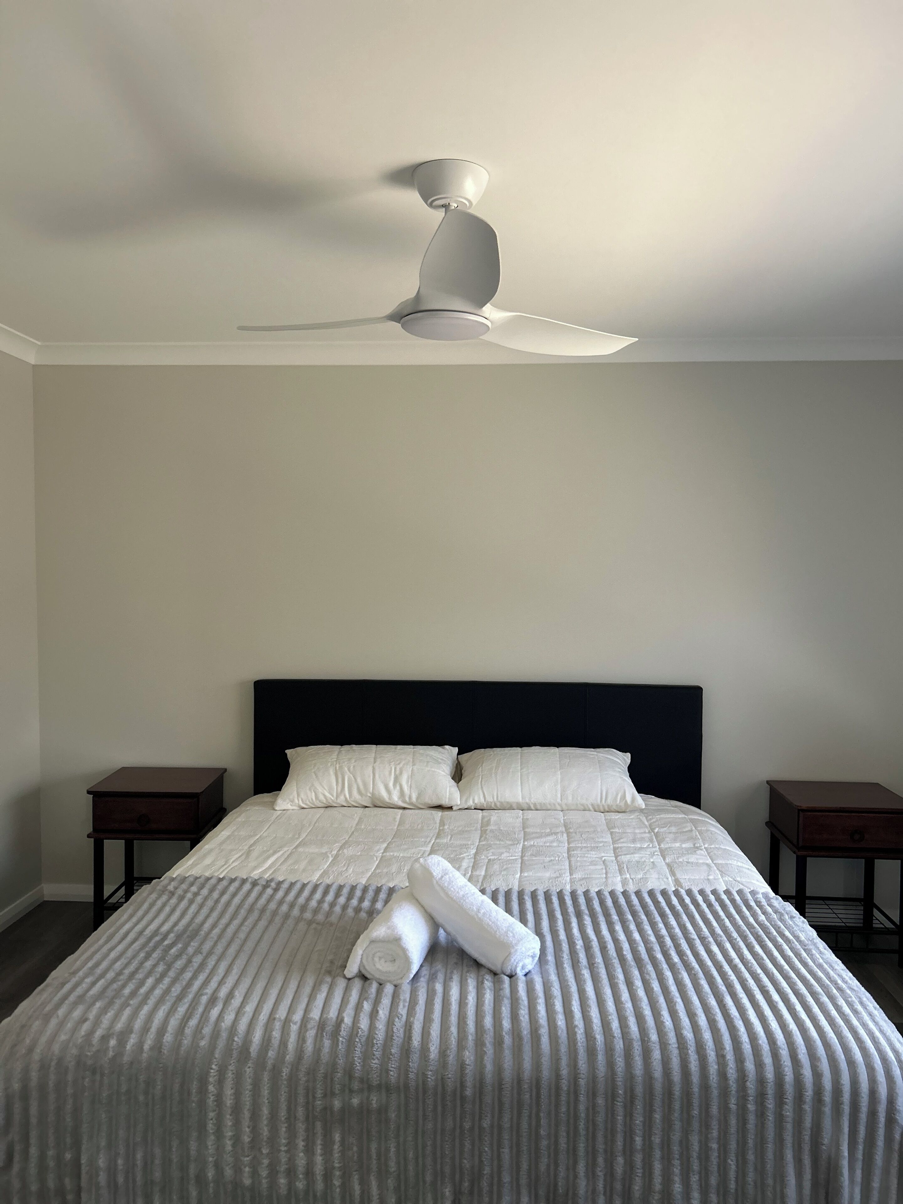 5 chambres, fer et planche à repasser, Wi-Fi, draps fournis