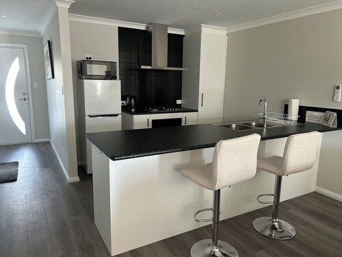 Modern Family Home in Albany 
Close to CBD & Beaches