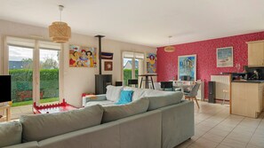 TV, DVD-spiller og stereoanlegg