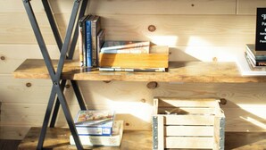 A wooden shelf with a mounted deer head and a sign reading 'my old Kentucky home.' - Sapphire Cabin, Hot Tub, Fire Pit & Bourbon Trail, Sleeps 6 (Willisburg)