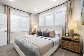 1 slaapkamer, een strijkplank/strijkijzer, reisbedje, gratis wifi