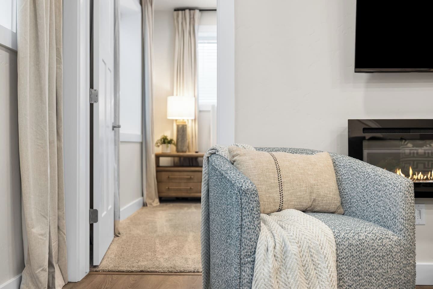 TV, fireplace, offices