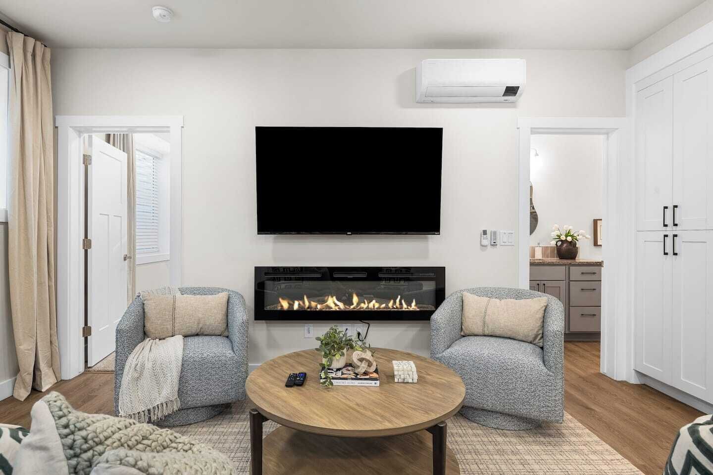 TV, fireplace, offices