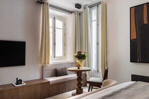 House | 1 bedroom, laptop workspace, iron/ironing board, bed sheets - Luxury 2P Studio - Monceau / Paris 8th (Paris)