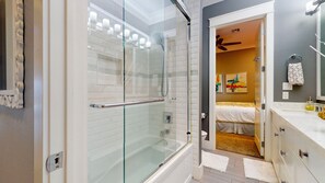 Shower - The Rowdy Pelican: 5  BR, 6  BA House in Crystal Beach, Sleeps 22 (Bolivar Peninsula)
