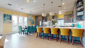 Dining - The Rowdy Pelican: 5  BR, 6  BA House in Crystal Beach, Sleeps 22 (Bolivar Peninsula)