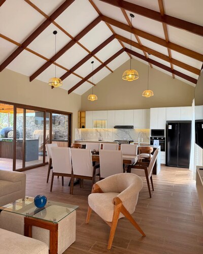 HOP Paradise Modern Luxury Near the Beach