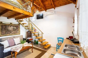 1 bedroom - Petalidi Sunny Home One - Charming Garden Nest (Messini)