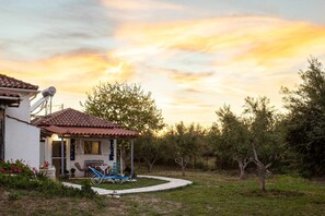 1 bedroom - Petalidi Sunny Home One - Charming Garden Nest (Messini)